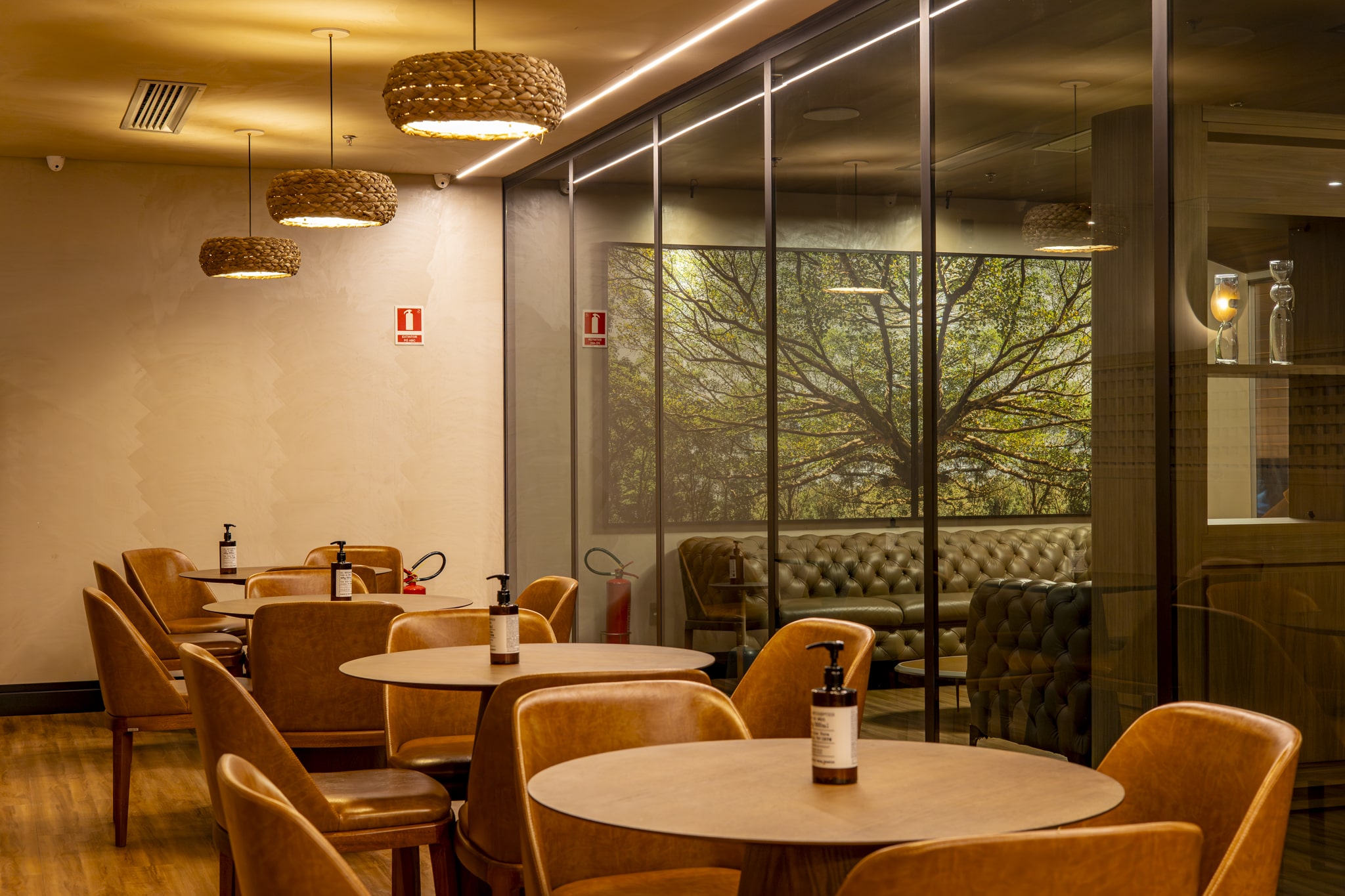 W Premium Lounge | Salas